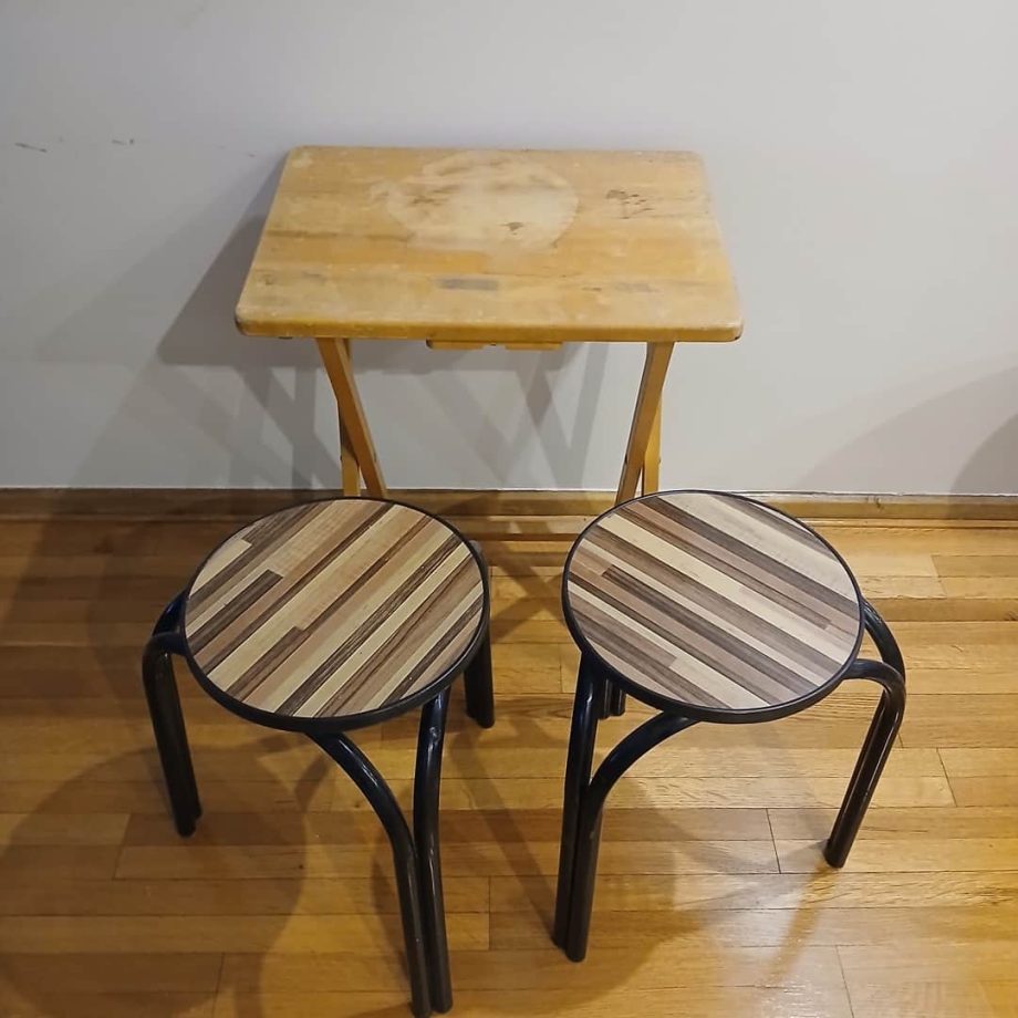 Banquitos + mesa plegable