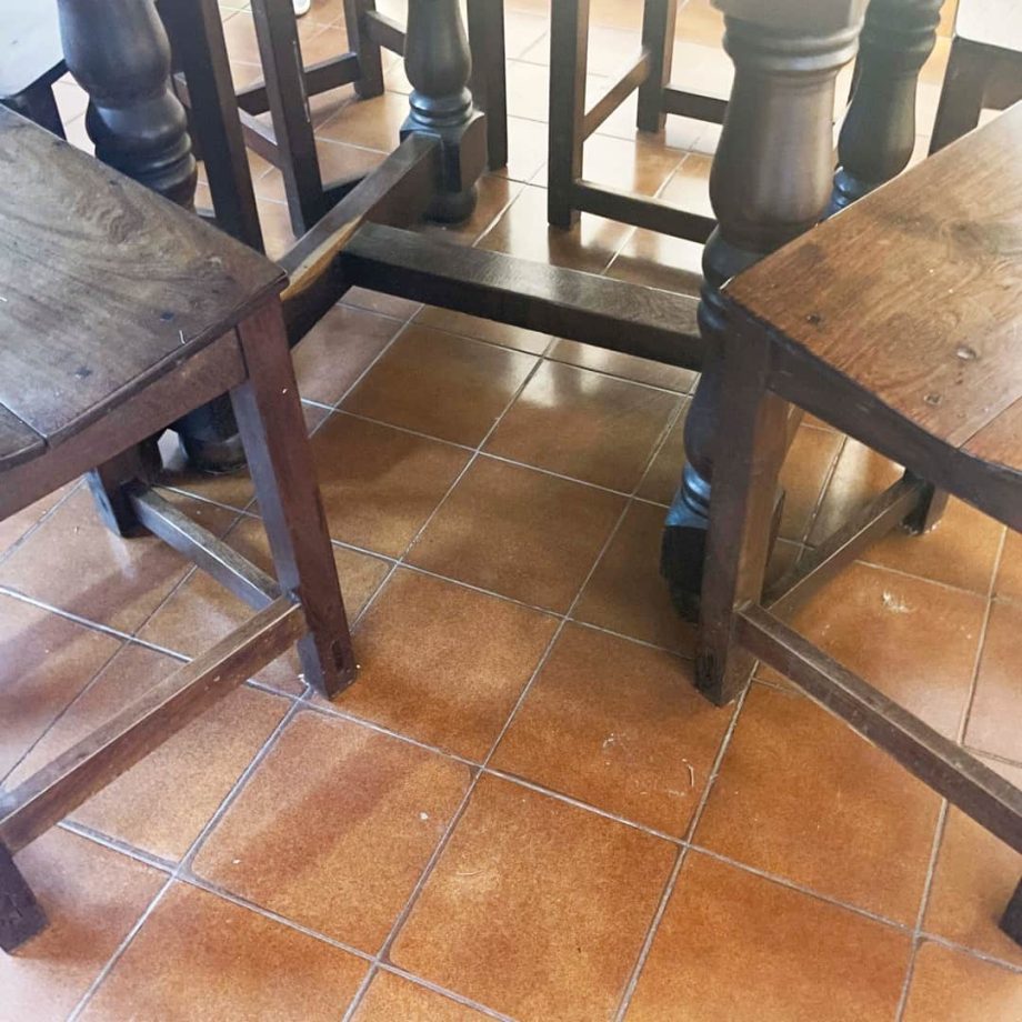 Juego de comedor en algarrobo