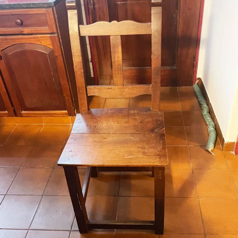 Juego de comedor en algarrobo