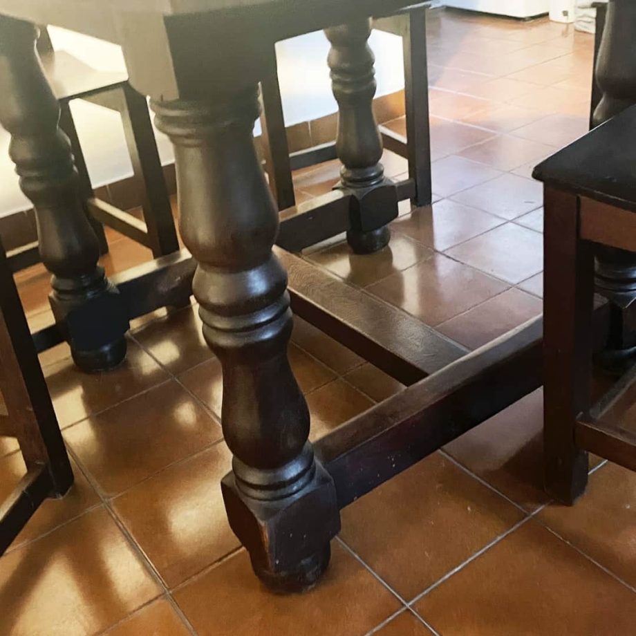 Juego de comedor en algarrobo