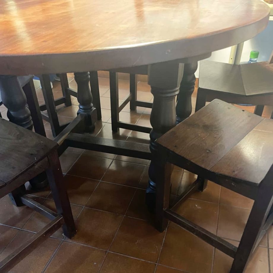 Juego de comedor en algarrobo