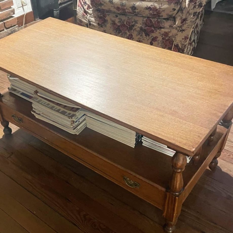 Mesa frente sofá