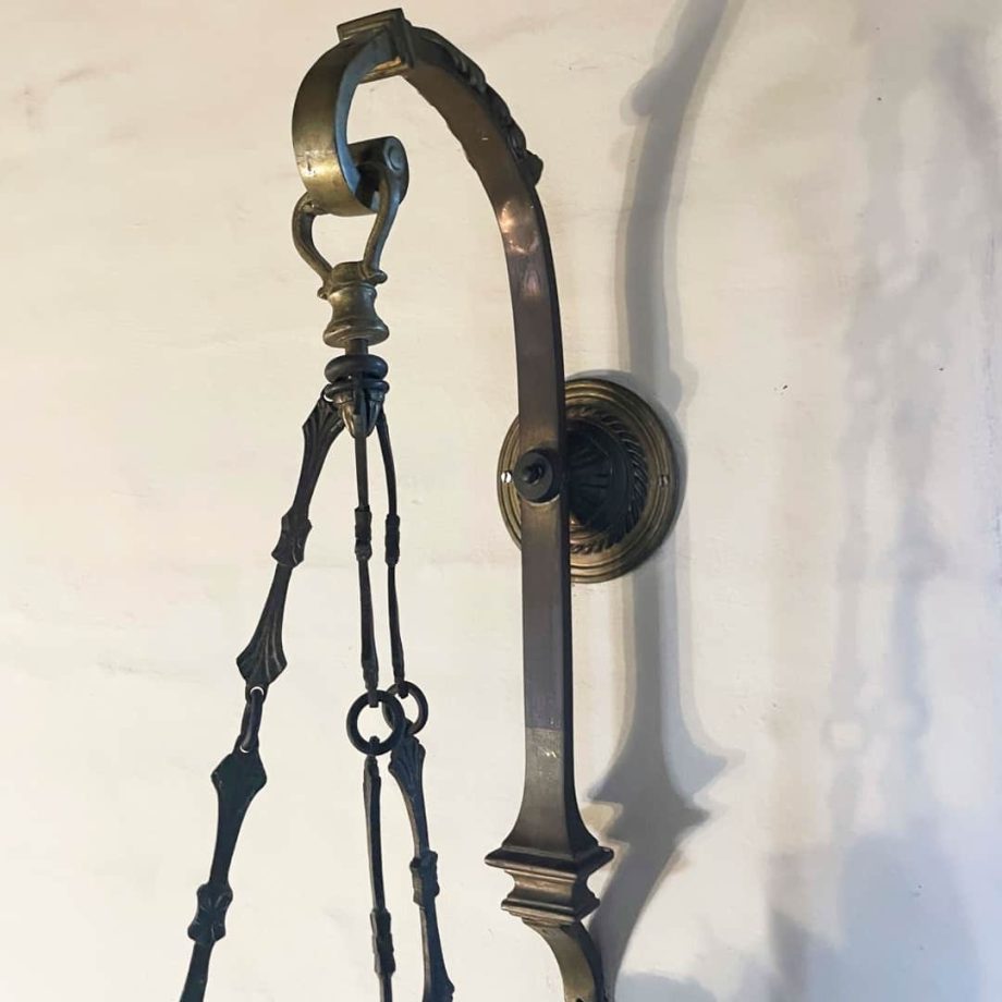Antiguo macetero colgante