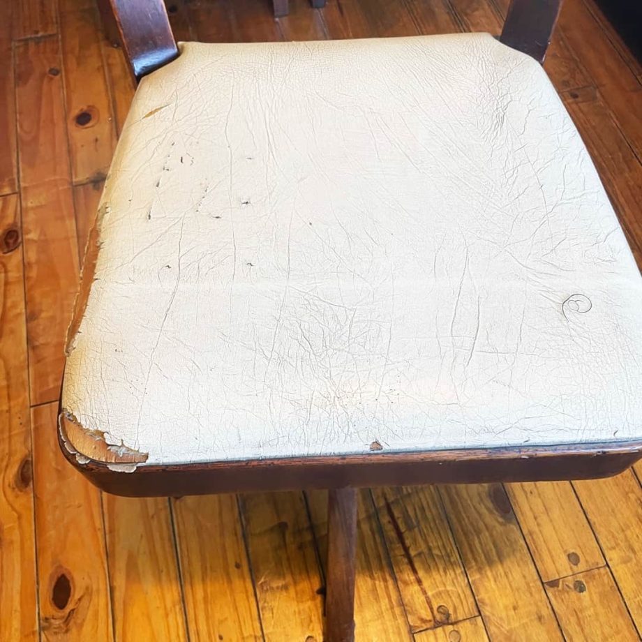 Antigua silla de escritorio