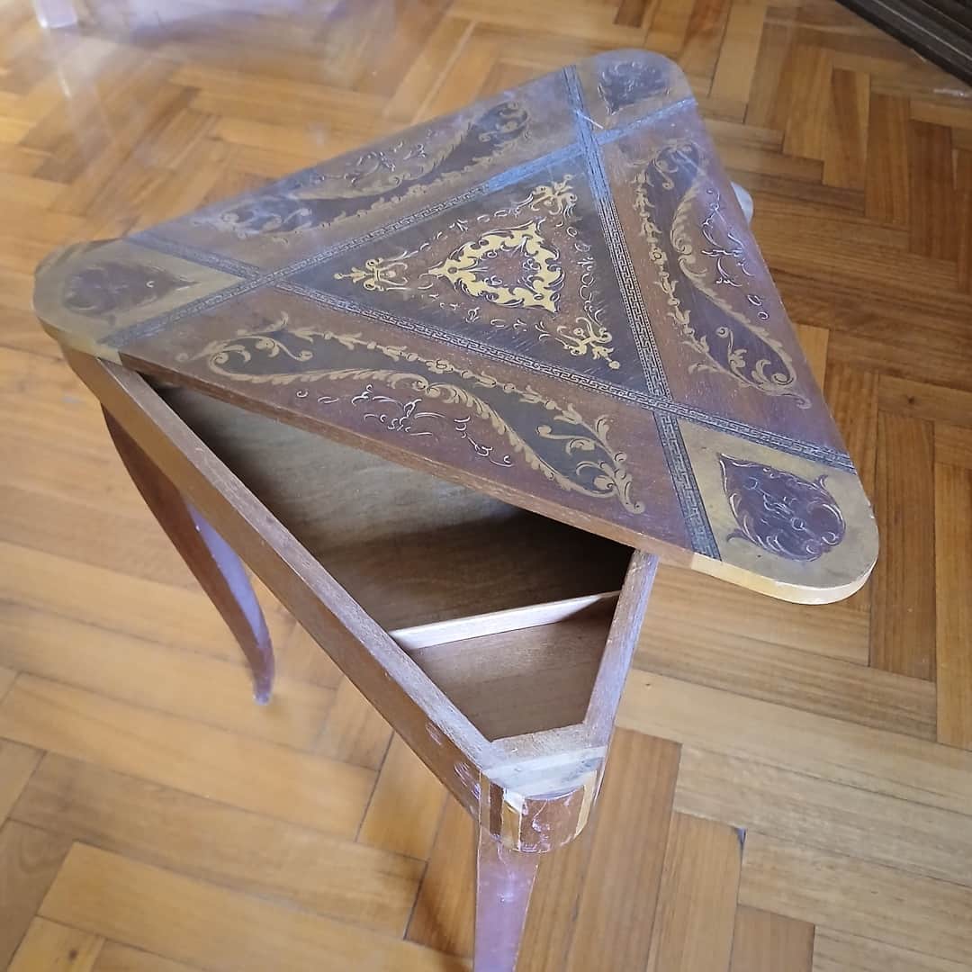 Taburete caja musical