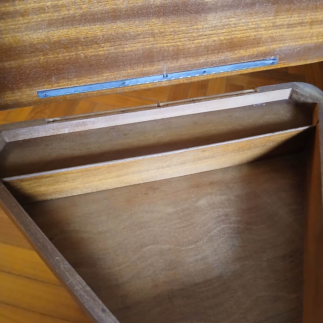 Taburete caja musical