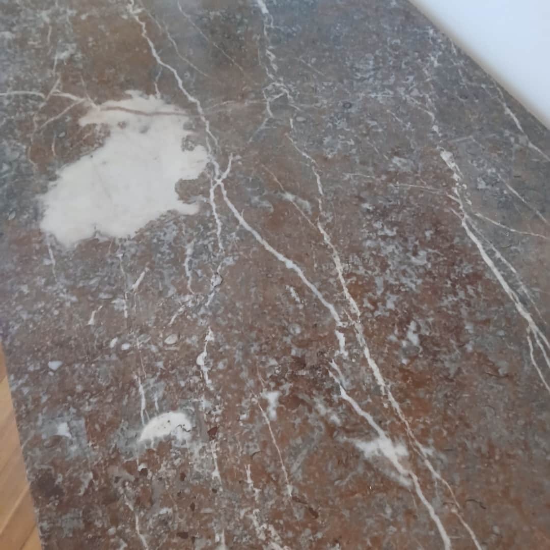 Consola con tapa de mármol