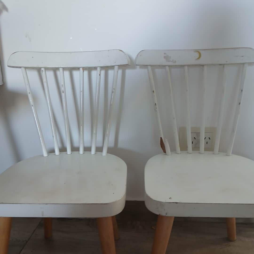 Mesa de niños con sillas