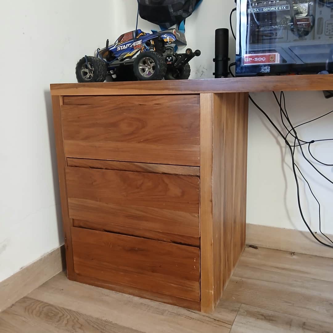 Escritorio en madera