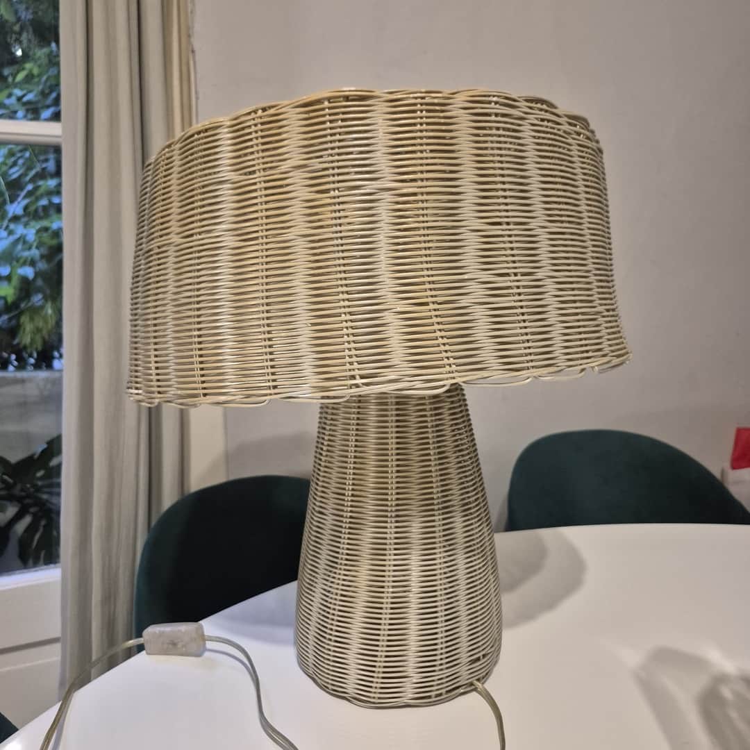 Lámpara símil ratán