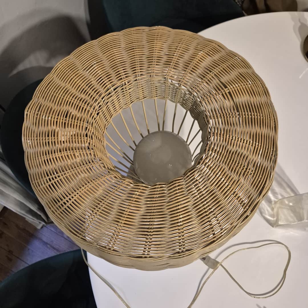 Lámpara símil ratán