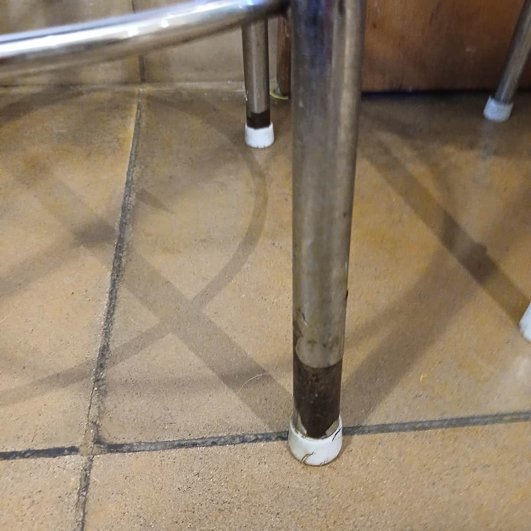 Par de banquetas tapizados