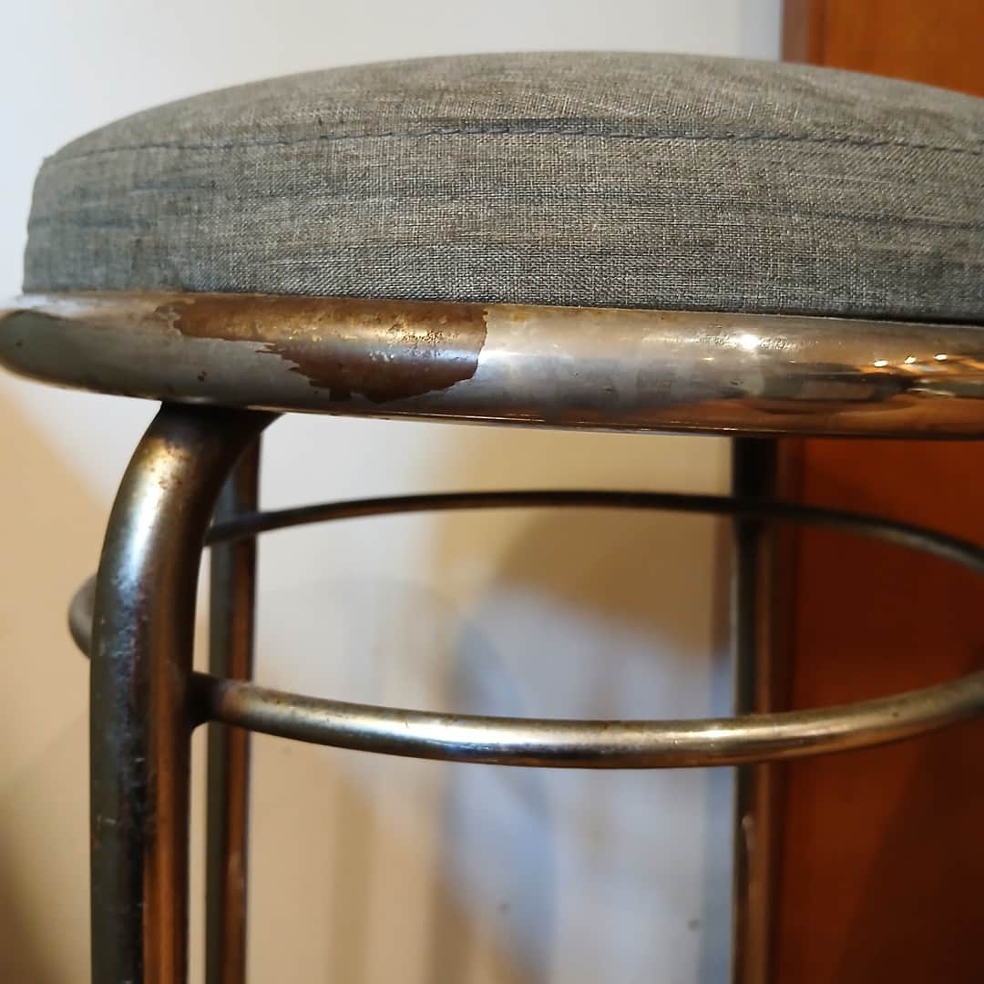 Par de banquetas tapizados