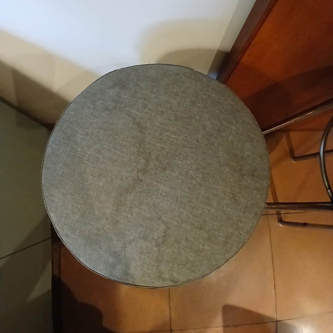 Par de banquetas tapizados