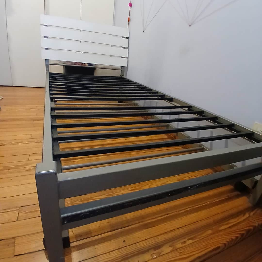 Cama en hierro