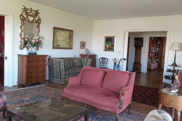 Sofá Chester 2 cuerpos; par sillones patas torneadas; sillón estilo Eduardiano; sillones varios 1 cuerpo estilo Inglés; 2 sillas asiento tapizado; par sillones de diseño Wassily; sillón de diseño en cuero diseño; sillón 2 cuerpos estilo Inglés; par sillones 1 cuerpo estilo Francés; banqueta tapa cuero; par sillas plegables...