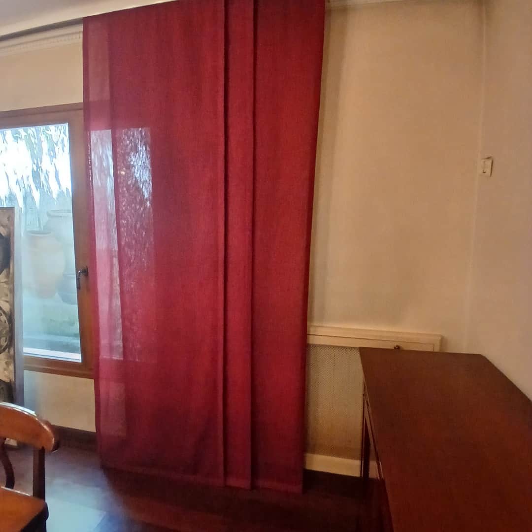 Paneles orientales color bordó