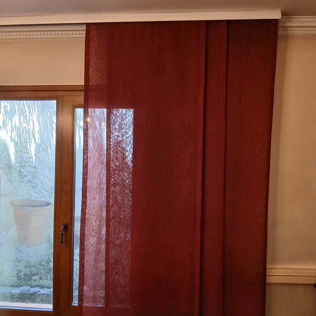 Paneles orientales color bordó