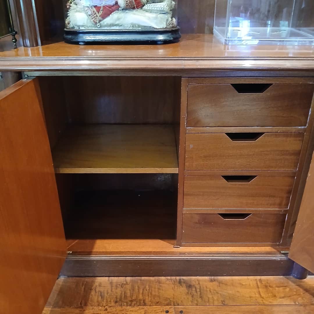 Importante biblioteca