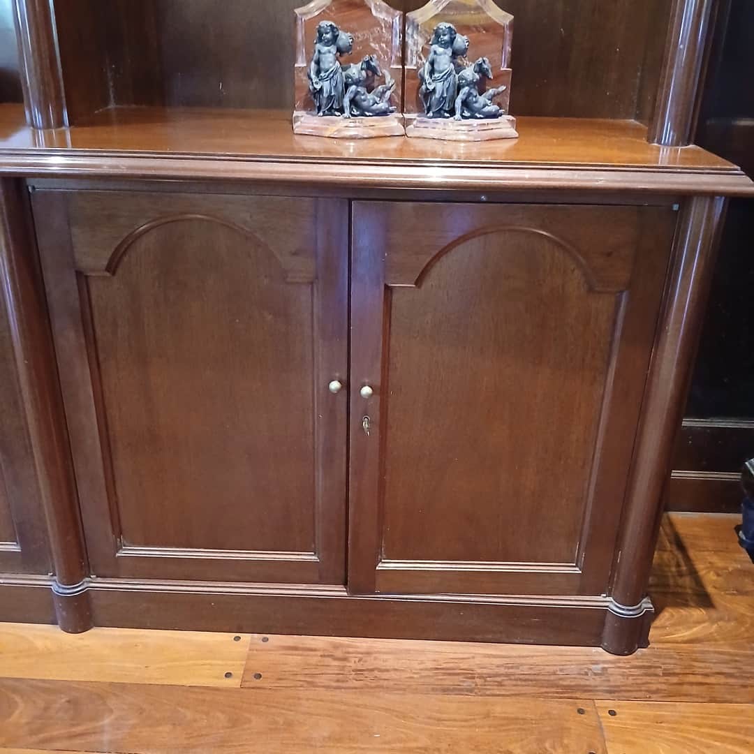 Importante biblioteca