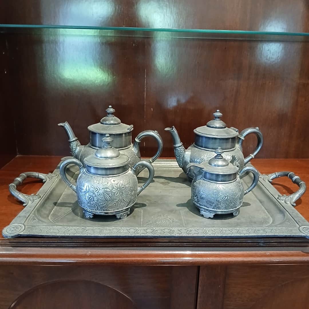 Juego en metal plateado