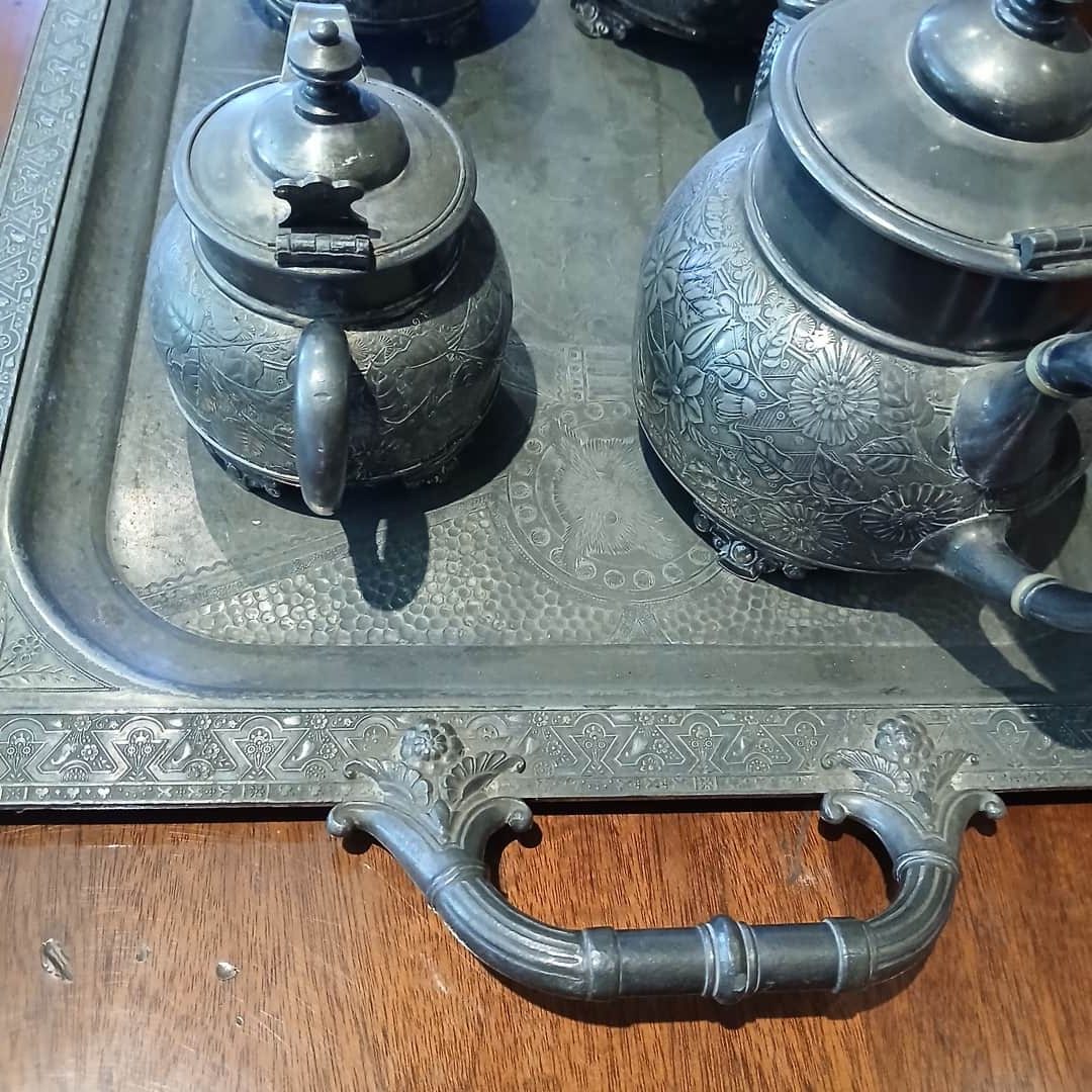 Juego en metal plateado