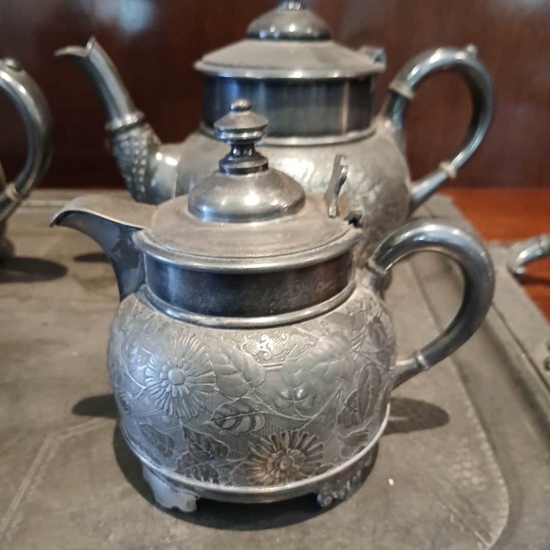 Juego en metal plateado