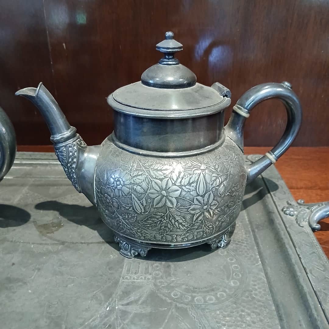 Juego en metal plateado