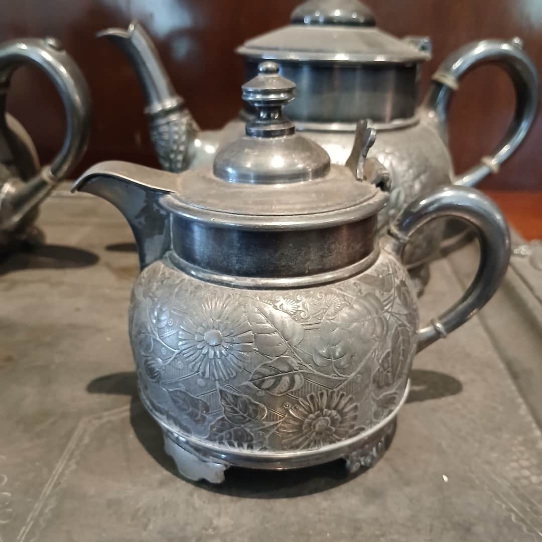 Juego en metal plateado