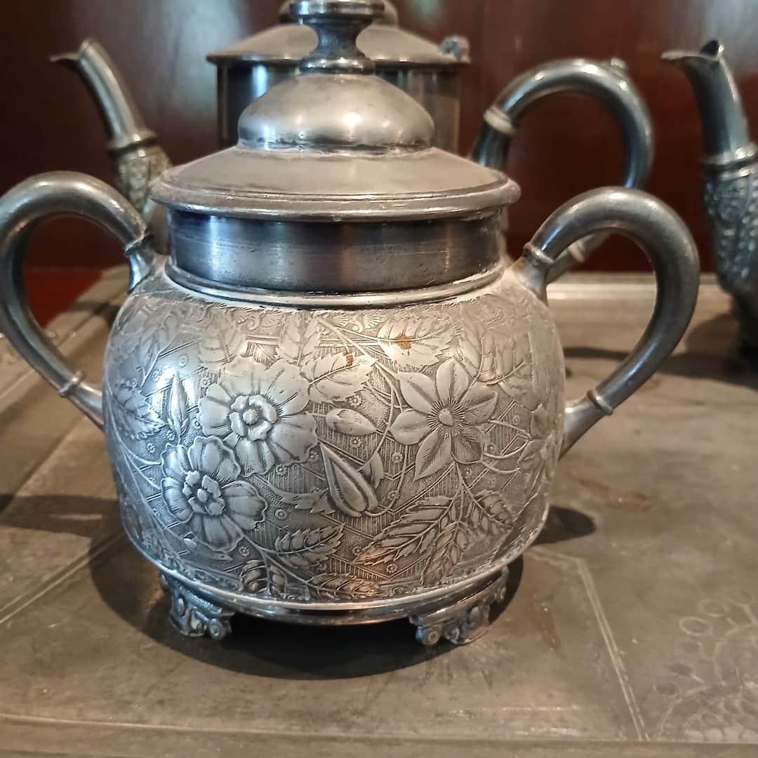 Juego en metal plateado