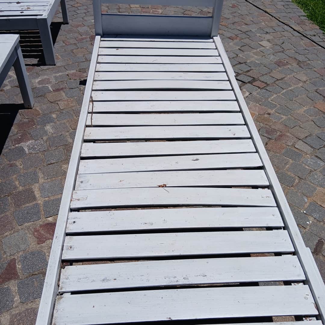 Juego de jardín en madera blanca