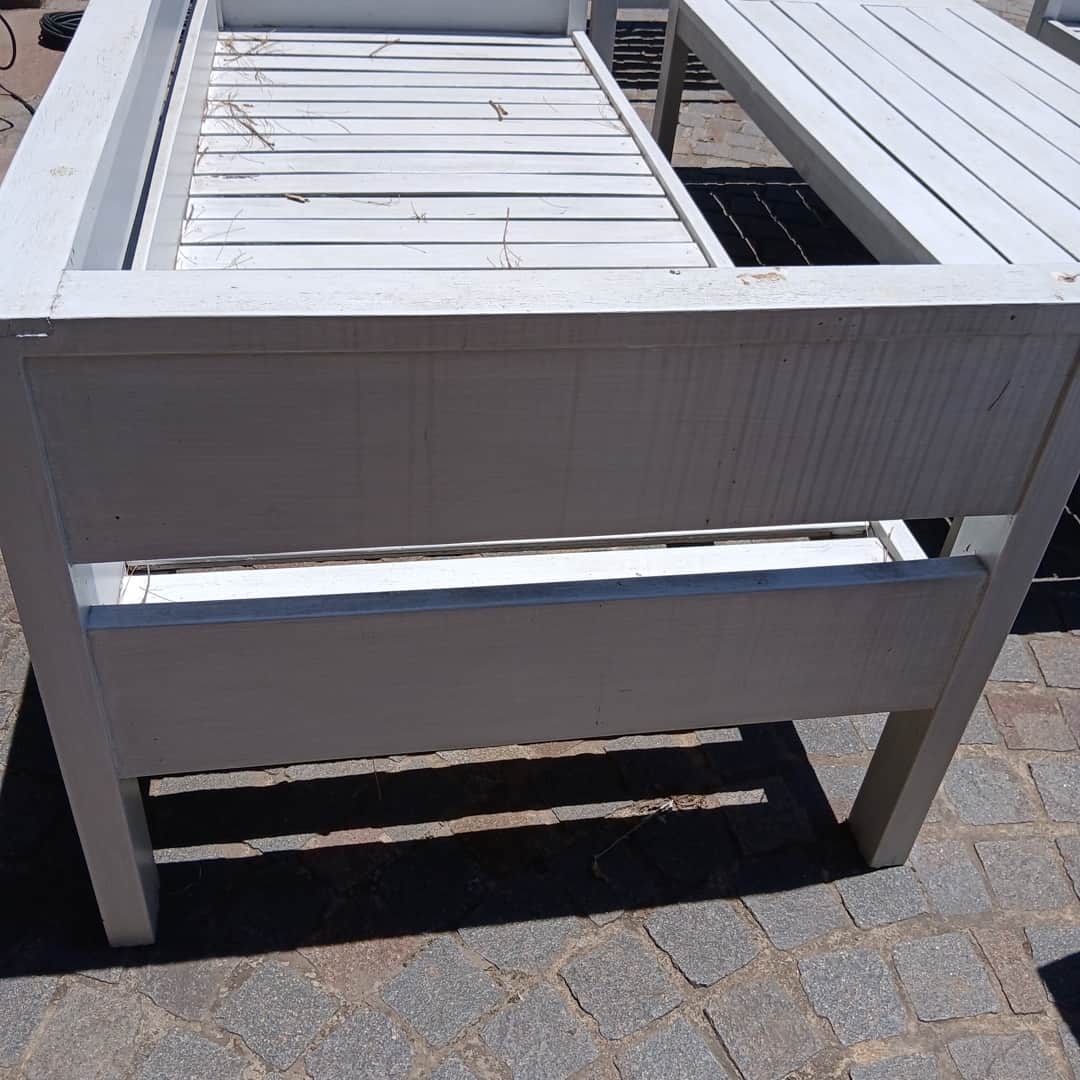 Juego de jardín en madera blanca