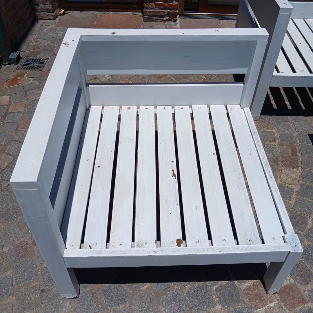 Juego de jardín en madera blanca