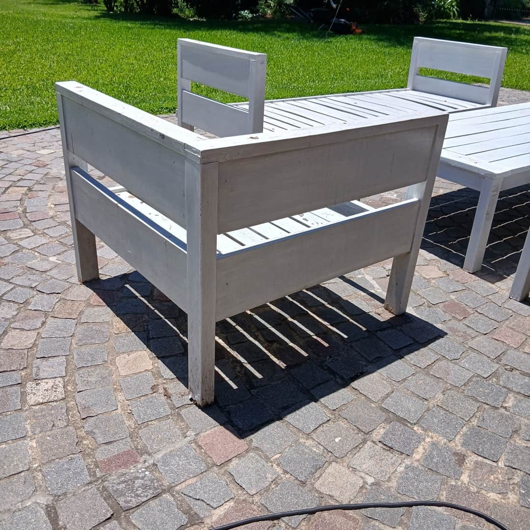 Juego de jardín en madera blanca