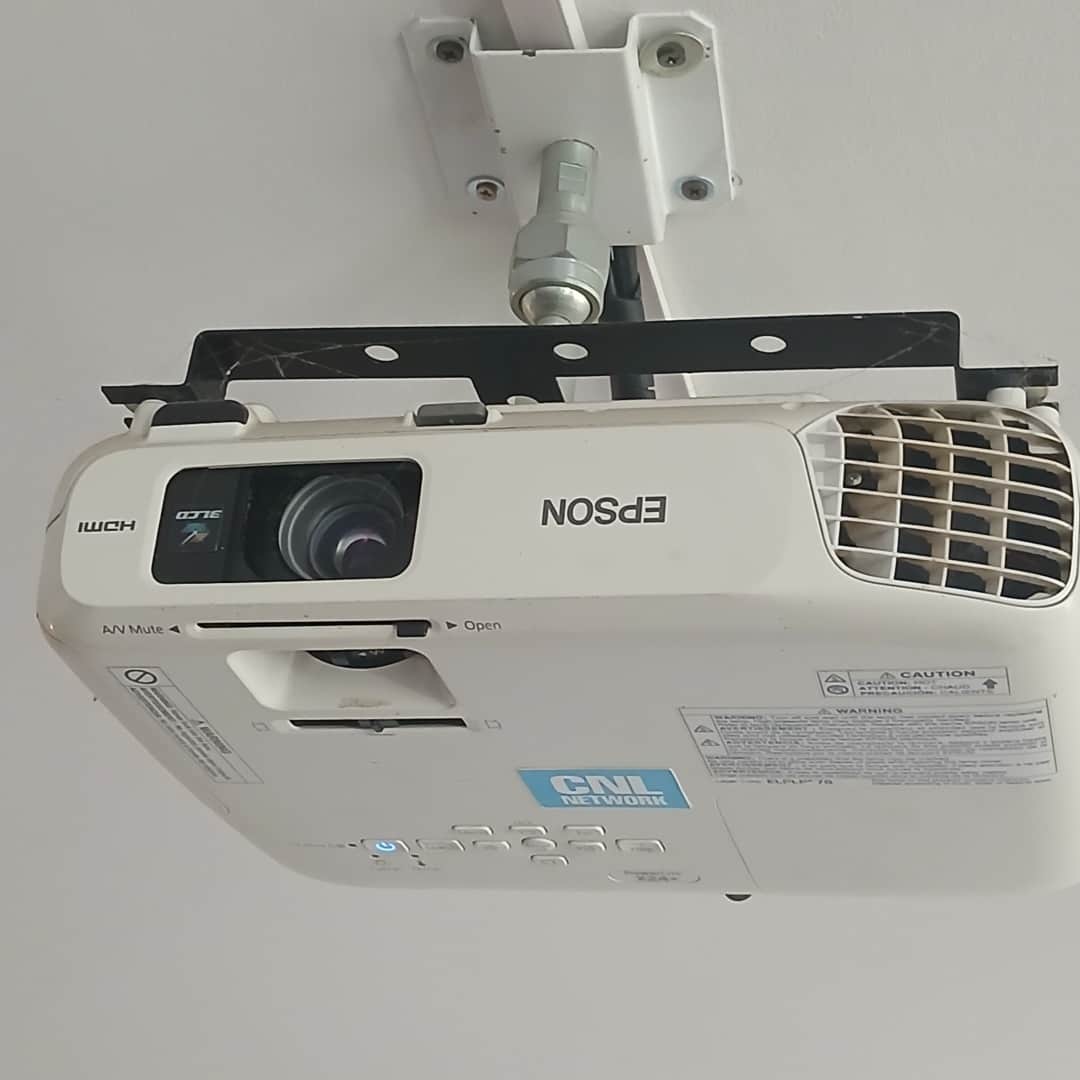 Proyector con pantalla Epson