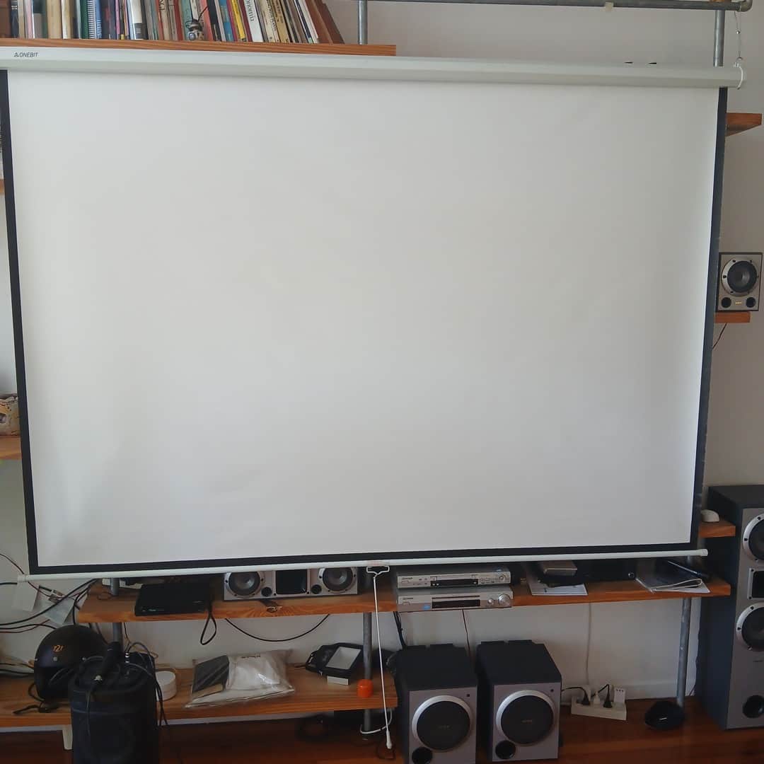 Proyector con pantalla Epson