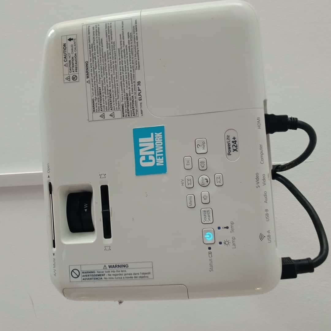 Proyector con pantalla Epson