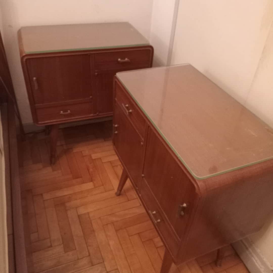 Par de mesas de luz vintage