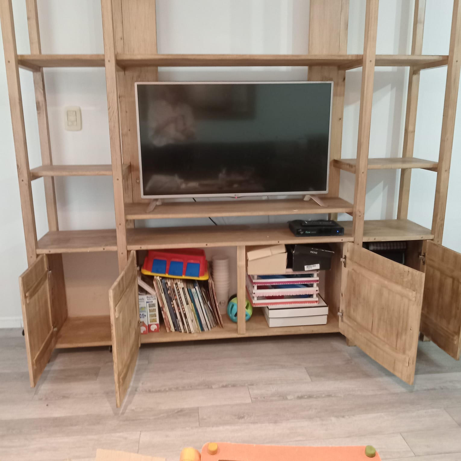 Rack de TV en madera