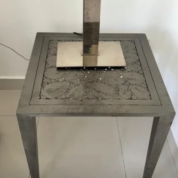 Mesa auxiliar en hierro