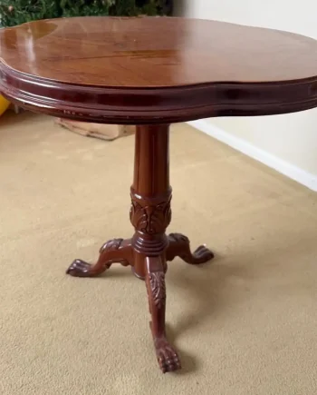 Mesa auxiliar en madera