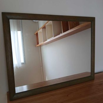 Espejo con marco en madera