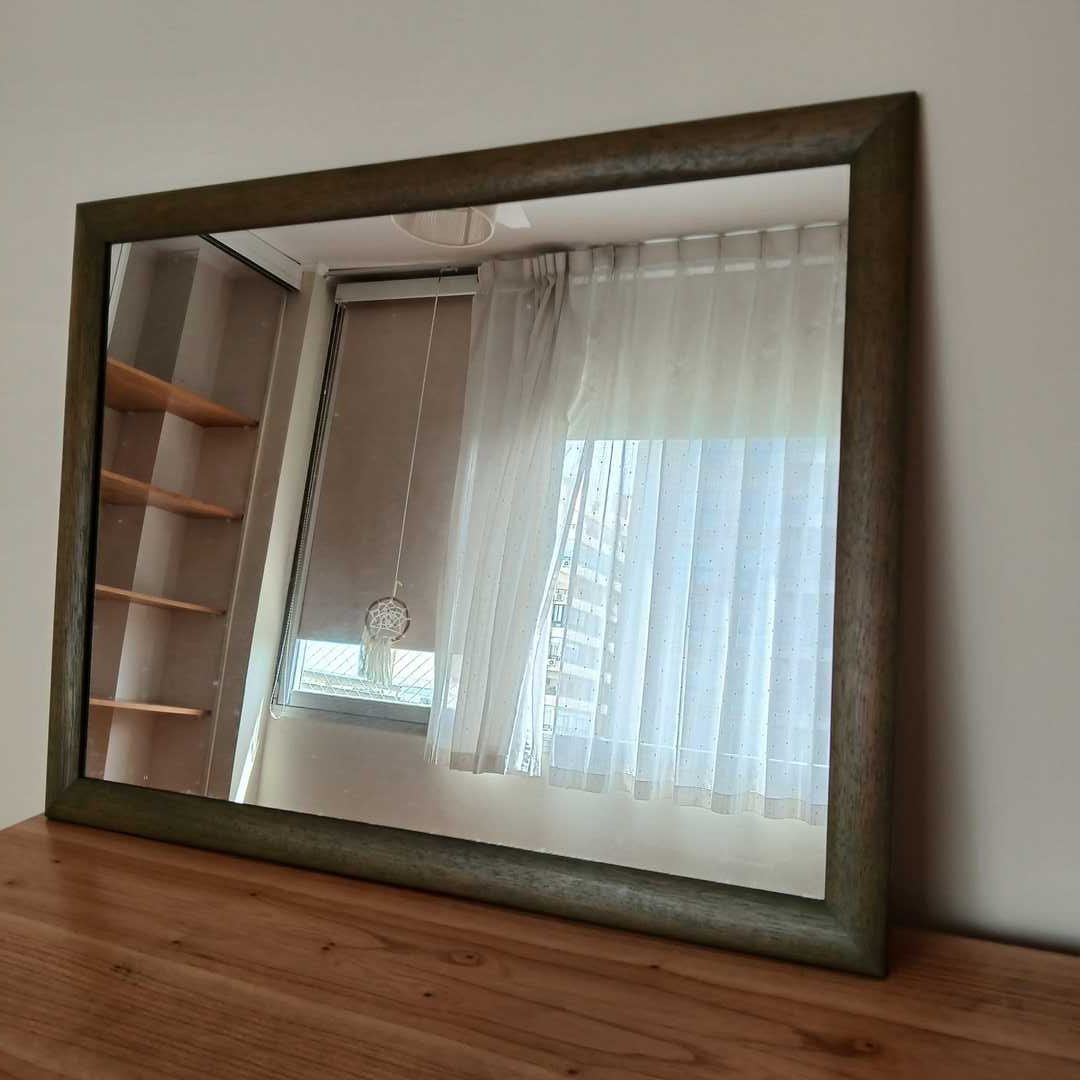 Espejo con marco en madera