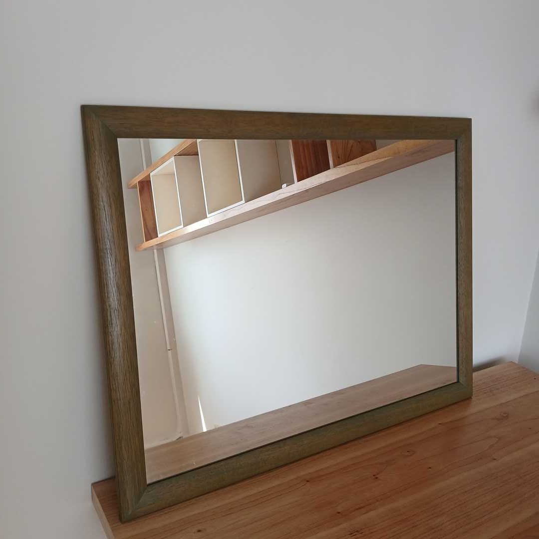 Espejo con marco en madera