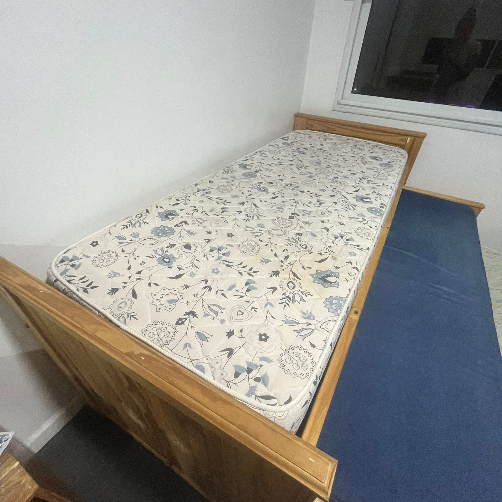 Cama nido de pino con 3 colchones