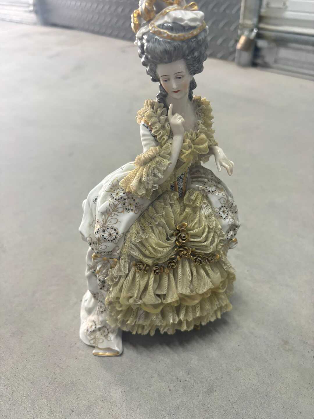 "Dama" en porcelana inglesa