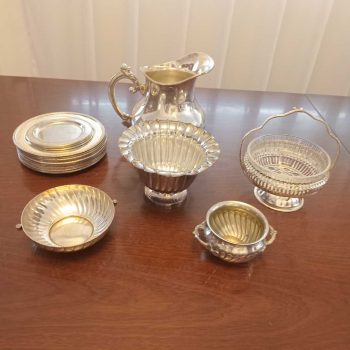 Lote de metal plateado