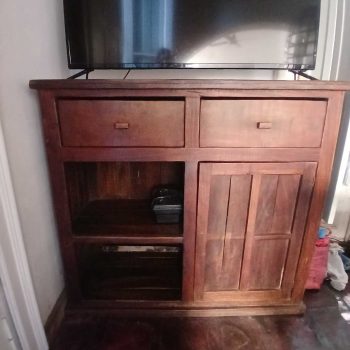 Mueble auxiliar en algarrobo