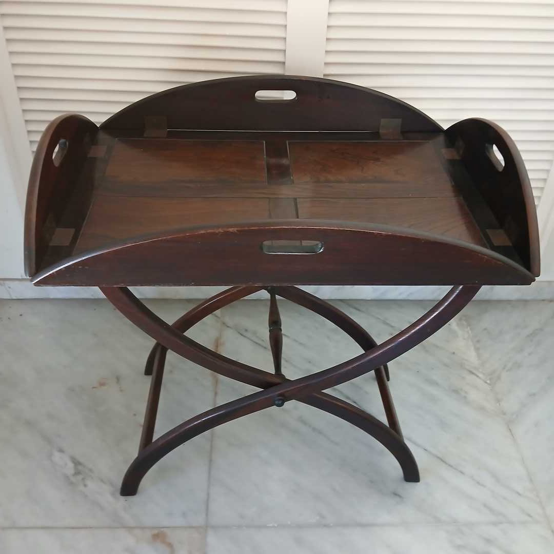 Mesa con bandeja desmontable