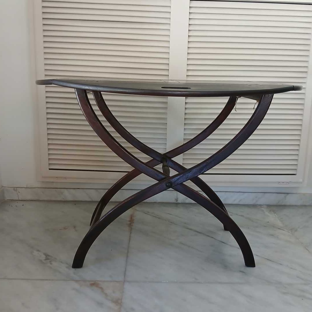 Mesa con bandeja desmontable